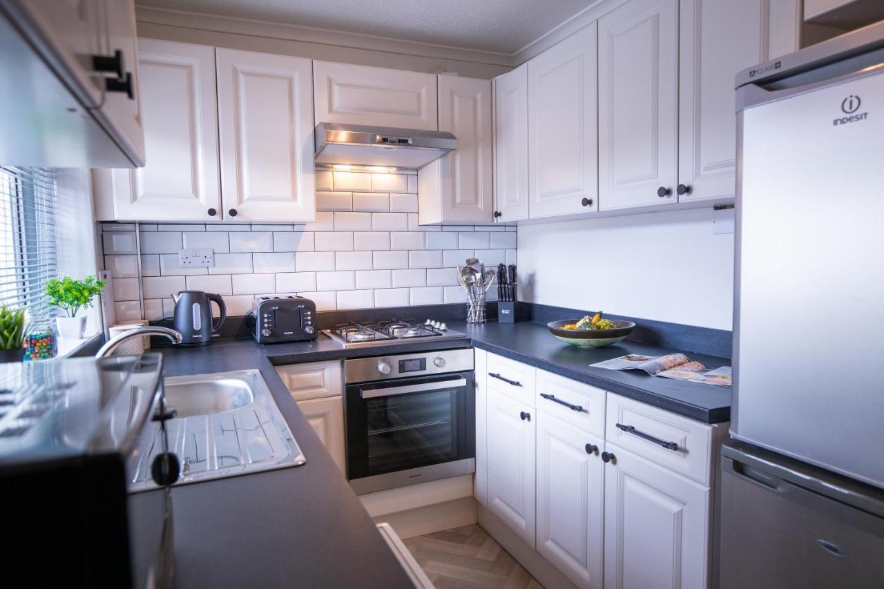 Saltbox Properties- Large!! 3 Bed, 3 Bath House, Parking, Fast Wifi, Town Centre Location! Sleeps 6 Ashby-de-la-Zouch Exterior foto